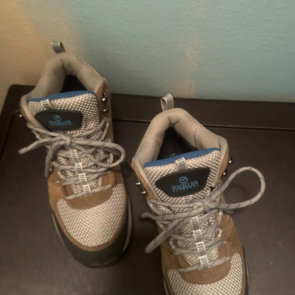 Magellan Womens Caprock Waterproof Hiking Trail Boots Sz 7.5B